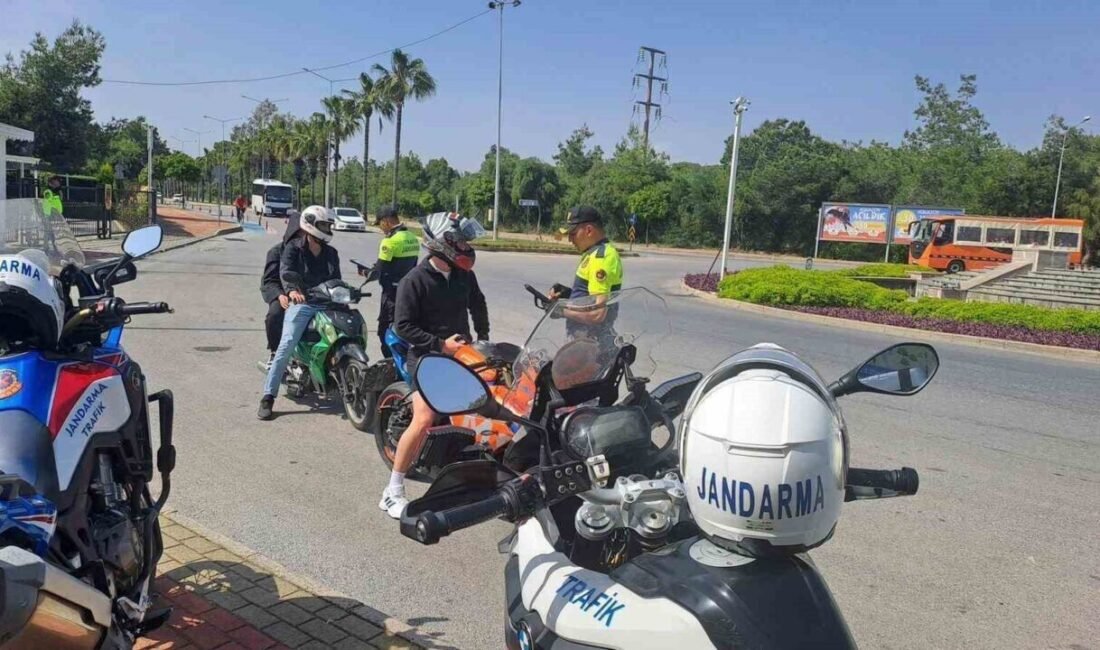 Antalya’da jandarma ekipleri tarafından motosiklet sürücülere yönelik yapılan denetimlerde 12