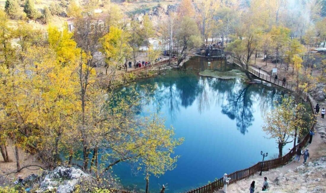 Kahramanmaraş’ta kimi zaman mavi kimi zaman turkuaz rengiyle ziyaretçilerini ağırlayan