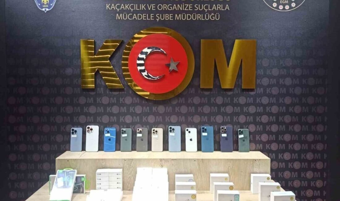 Kahramanmaraş’ta düzenlenen operasyonda 11 adet gümrük kaçağı cep telefonu ele