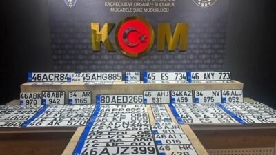 Kahramanmaraş’ta polisin gerçekleştirdiği operasyonlarda sahte plaka ve kaçak sigaralar ele