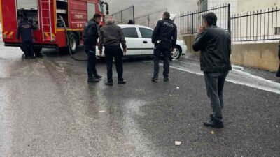 Kahramanmaraş’ta Opel marka otomobilde çıkan yangın, itfaiye ekiplerince büyümeden söndürüldü.