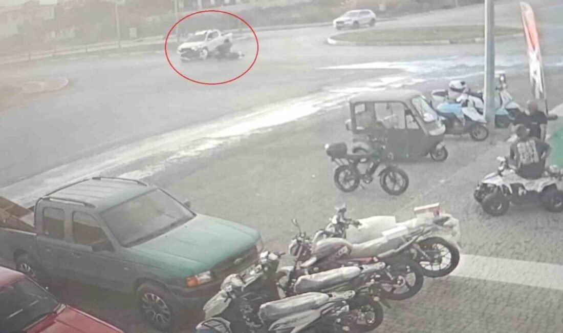 Antalya’nın Manavgat ilçesinde kamyonetin çarptığı motosiklet sürücüsü yaklaşık 25 metre