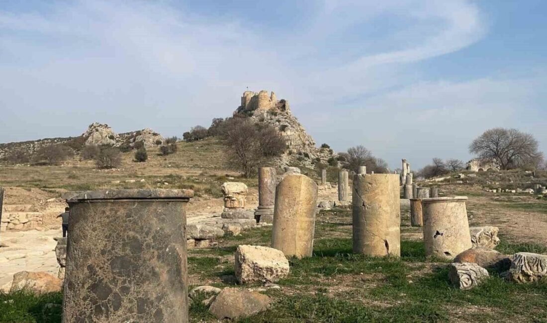 Osmaniye’deki Kastabala Antik Kenti’nde yürütülen kazı çalışmalarında tiyatro alanında yeni