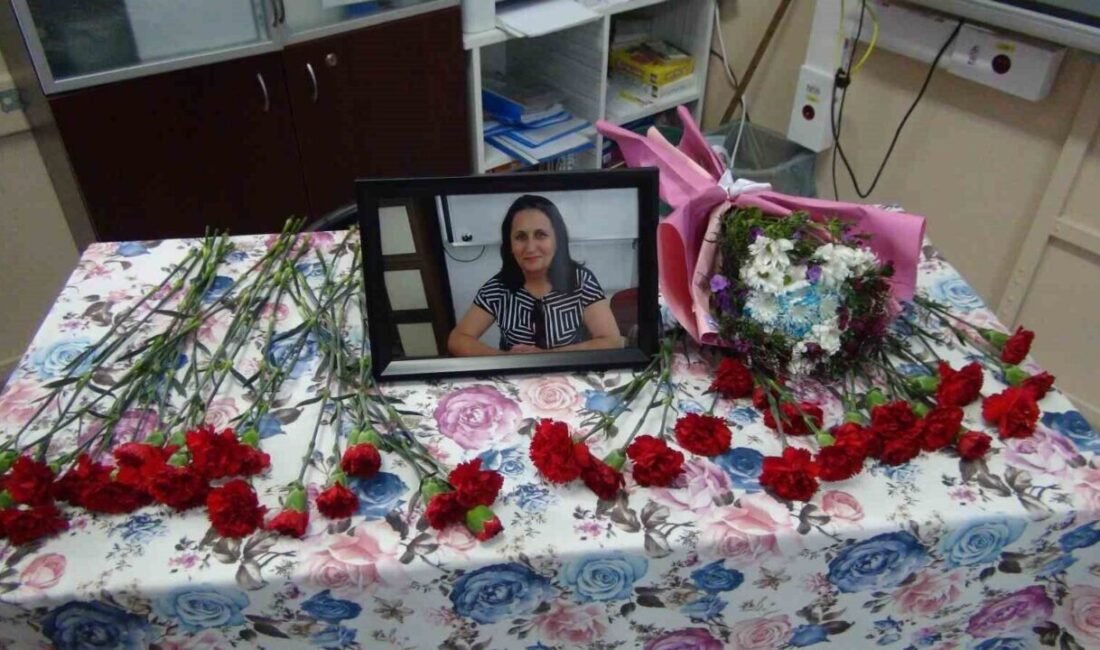 Mersin’in Silifke ilçesinde öğrenci velileri ile öğretmenler günü kutlamasına katılmak