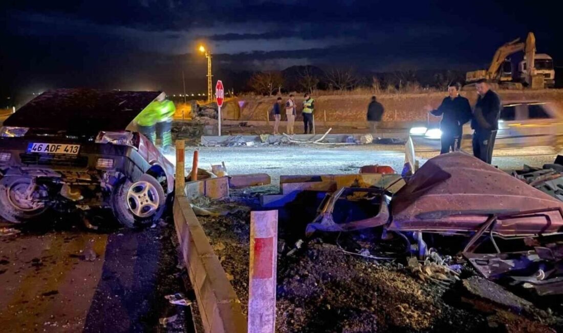Kahramanmaraş’ın Afşin ilçesinde iki otomobilin çarpıştığı kazada 2 kişi yaralandı.