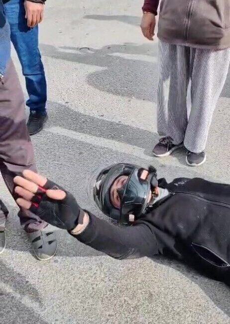 Antalya’nın Manavgat ilçesinde meydana gelen kazada yaralanan motosiklet sürücüsü, çarpıştığı