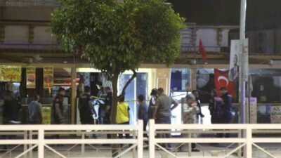 Adana’da bir kafe çalışanı, kendisinden para isteyen akrabasını pompalı tüfekle