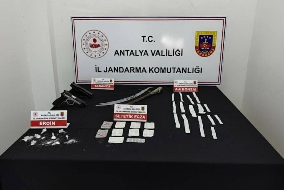 Antalya’da jandarma ekiplerince 59 adet sentetik hap ile 500 içimlik