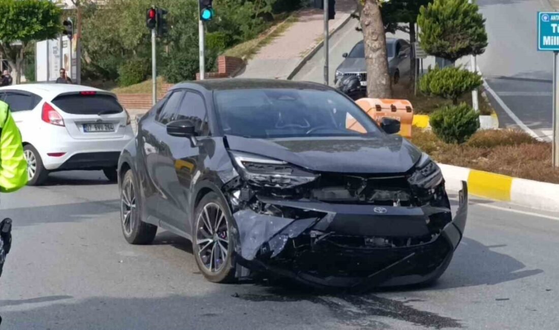 Antalya’nın Manavgat ilçesinde kavşak sisteminde kırmızı ışık ihlali yapan otomobilin