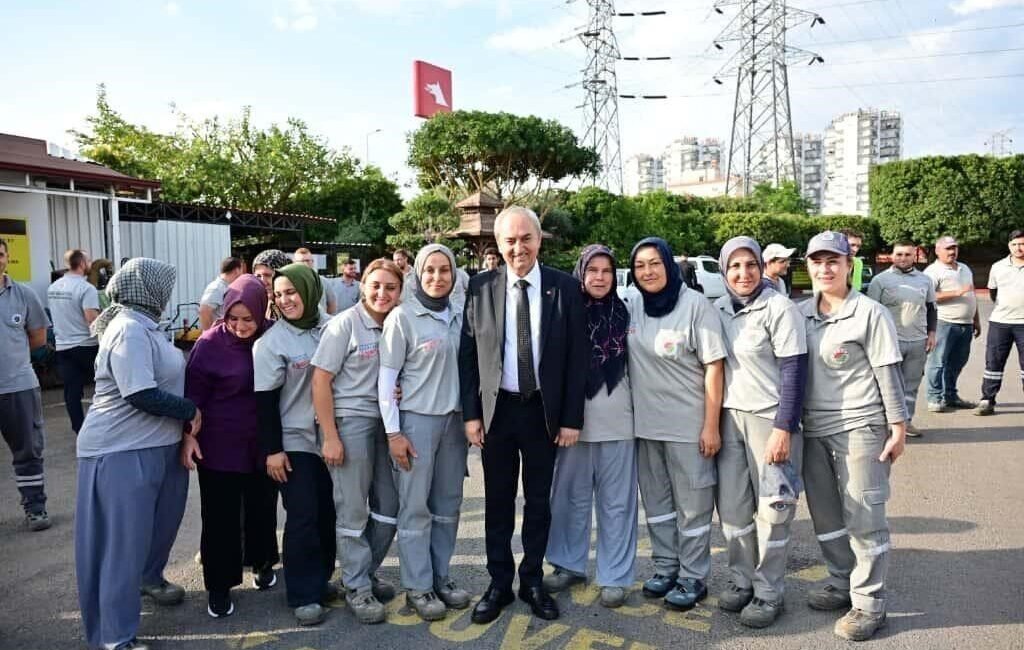 Kepez Belediye Başkanı Mesut Kocagöz, sezonluk işçileri ziyaret ederek müjdeyi