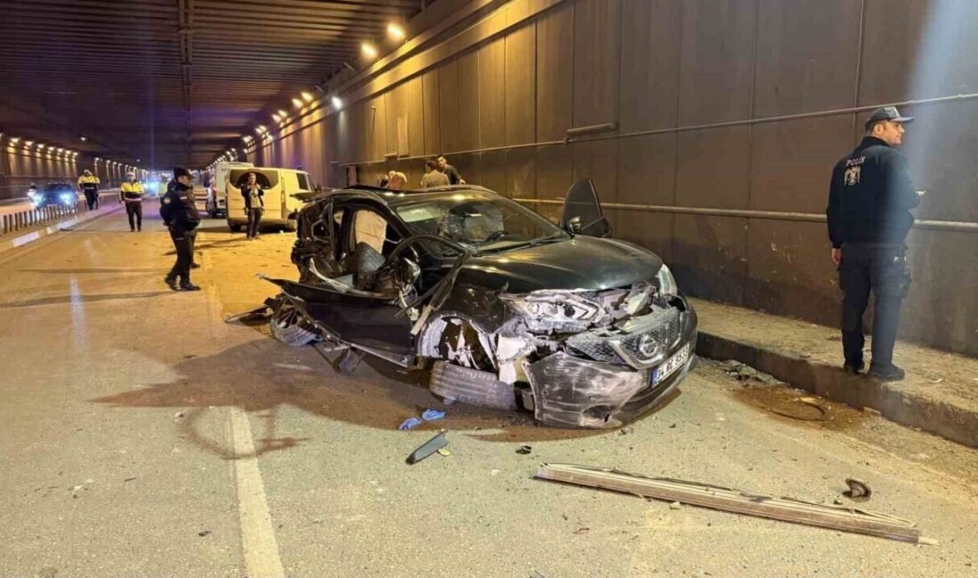 Adana’da kontrolden çıkan cipin karşı yönden gelen panelvan araçla çarpıştığı