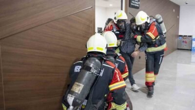 Mersin Büyükşehir Belediyesi Ana Hizmet Binası’nda düzenlenen yangın tatbikatında bina