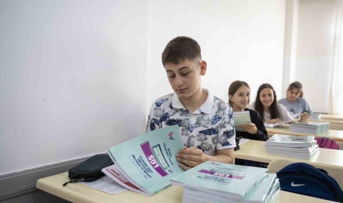 Mersin’de 5 bin öğrenciye ücretsiz kaynak kitap dağıtıldı Mersin Büyükşehir Belediyesinin 21 kurs merkezinde 5 bin öğrenciye ücretsiz