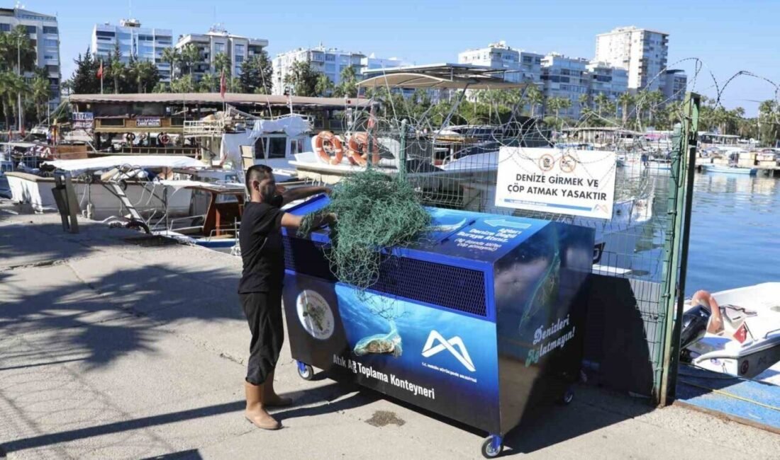 Mersin’de balıkçıların kullanım ömrü dolan ağlarını denize değil, geri dönüşüm