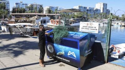 Mersin’de balıkçıların kullanım ömrü dolan ağlarını denize değil, geri dönüşüm