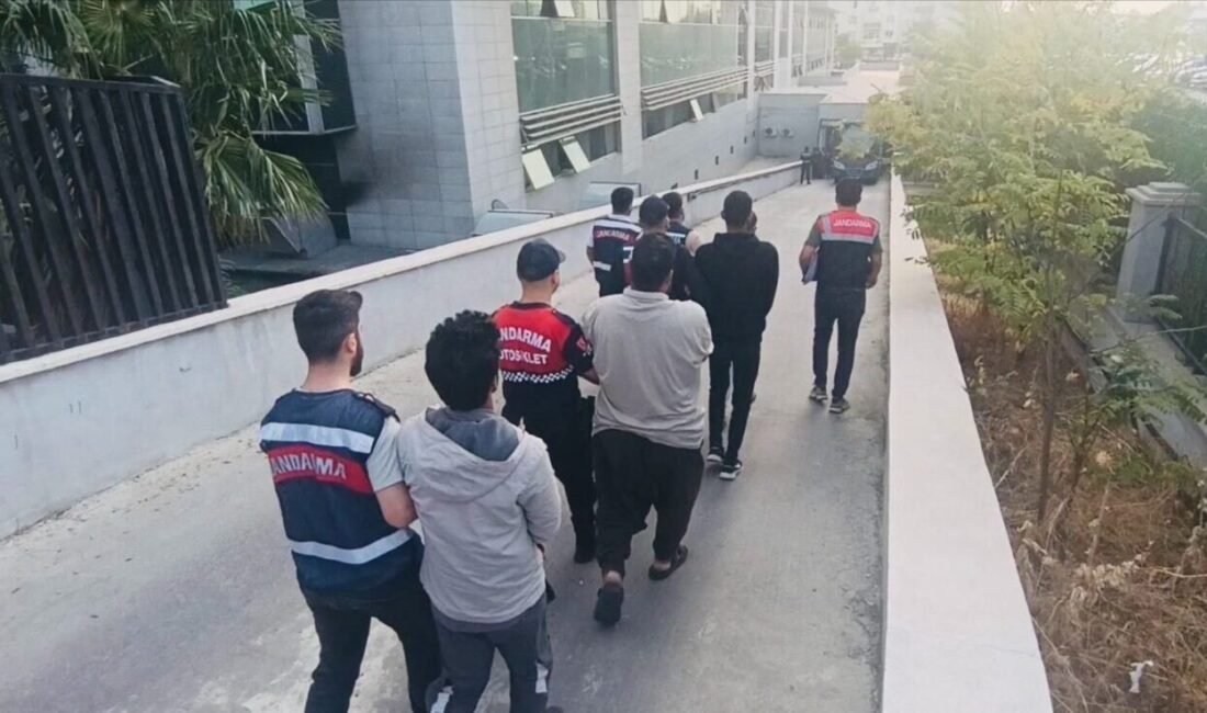 Mersin’de terör örgütü DEAŞ’a yönelik düzenlenen operasyonlarda gözaltına alınan 10