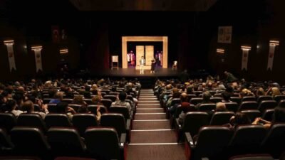 Mersin Büyükşehir Belediyesi Şehir Tiyatrosu, bu sezon repertuvarına aldığı ‘Eyvah