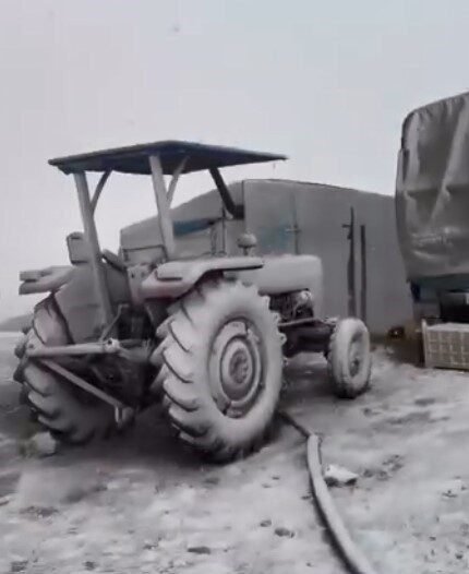 Mersin’de bin 800 rakım üzerinde Torosların eteğinde kar yağışı etkili