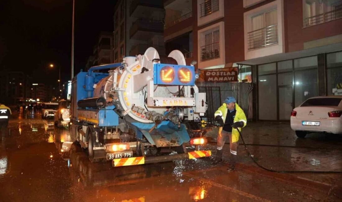 Mersin’de kırsal mahallelerde etkili olan yağış sonrası taşkına hızla müdahale