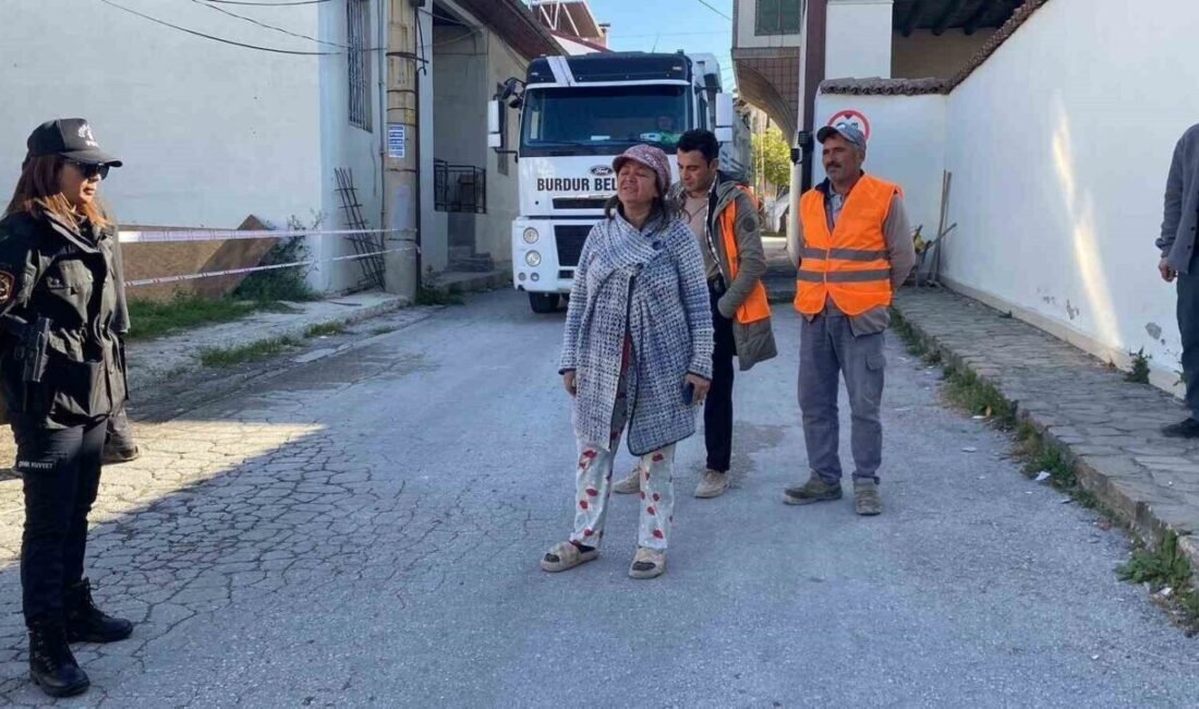 Burdur’da uzun süredir tartışma konusu olan metruk bina bugün sabah