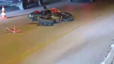 Hatay’da devrilerek sürüklenen motosikletin 20 yaşındaki sürücüsü hayatını kaybetti. Kaza,