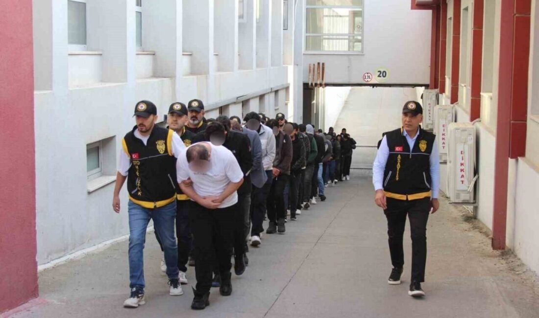 Adana merkezli 23 ilde düzenlenen operasyonda, 12 inşaat firmasını “uygun