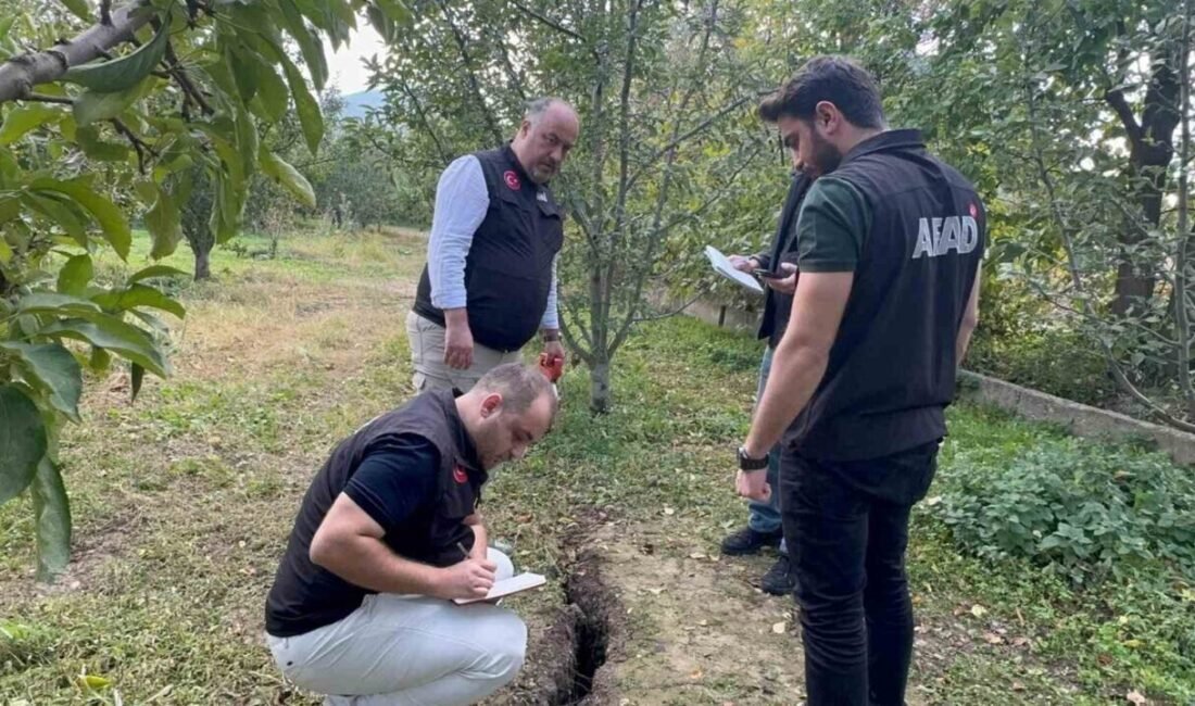 Isparta’nın Eğirdir ilçesinde meydana gelen obruklar ve bazı evlerin duvarlarındaki