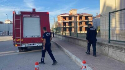 Serik’te ilkokulda devreye giren alarm, mahalleliyi korkuttu. Yangın korkusuyla itfaiye