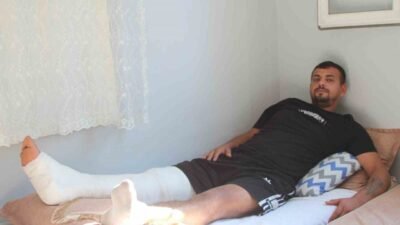 Adana’da otomobilin markete daldığı kazada kaldırımda yürürken saniyeyle ölümden ayağında