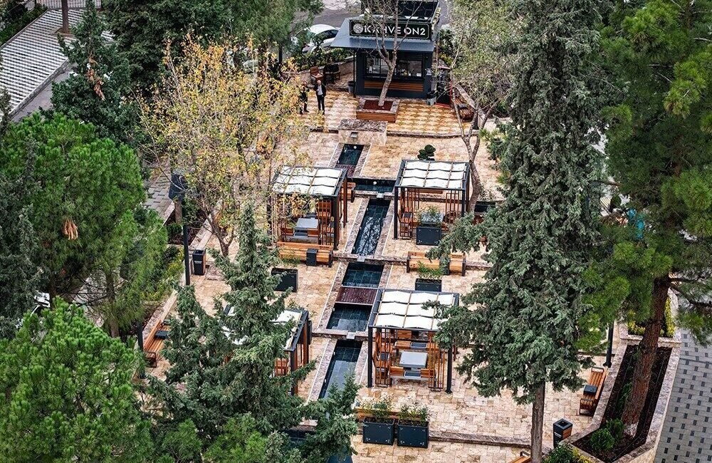 Yenilenen parklarda açılarak Onikişubat Belediyesi’nin hizmete sunduğu ‘KahveOn2’ yediden yetmişe