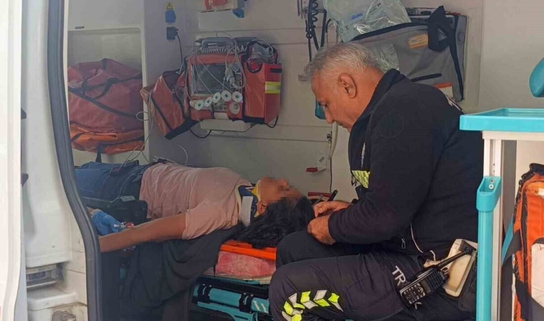 Antalya’nın Manavgat ilçesinde önündeki araca çarpmamak için fren yapıp devrilen