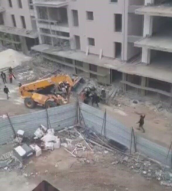 Hatay’da işçiler arasında çıkan kavgada şantiyenin savaş alanına döndüğü anlar