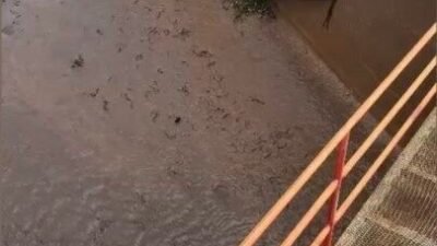 Osmaniye’nin Bahçe ilçesi Taşoluk mevkiinde baraj kapaklarının açılması sonucu su