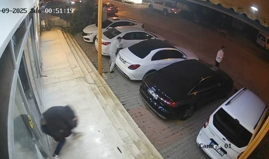 Osmaniye’nin Düziçi ilçesinde bir oto galerinin önünde çıkan tartışma silahlı