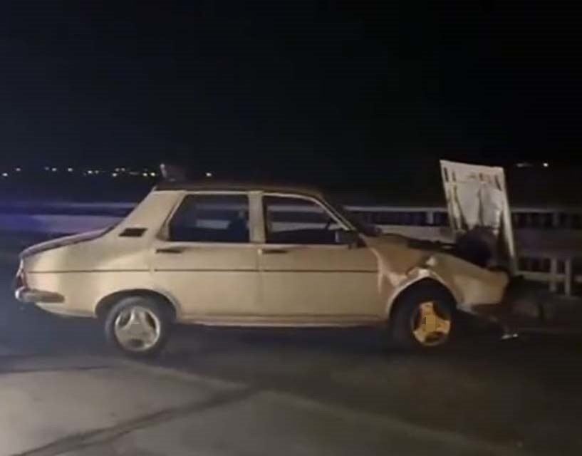 Mersin’in Anamur ilçesinde otomobilin bariyere çarpması sonucu sürücü hayatını kaybetti.