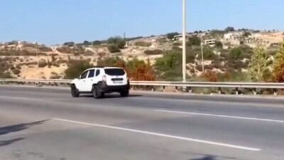 Mersin’de otoyolda geri giden bir sürücüyü vatandaş cep telefonu kamerasıyla