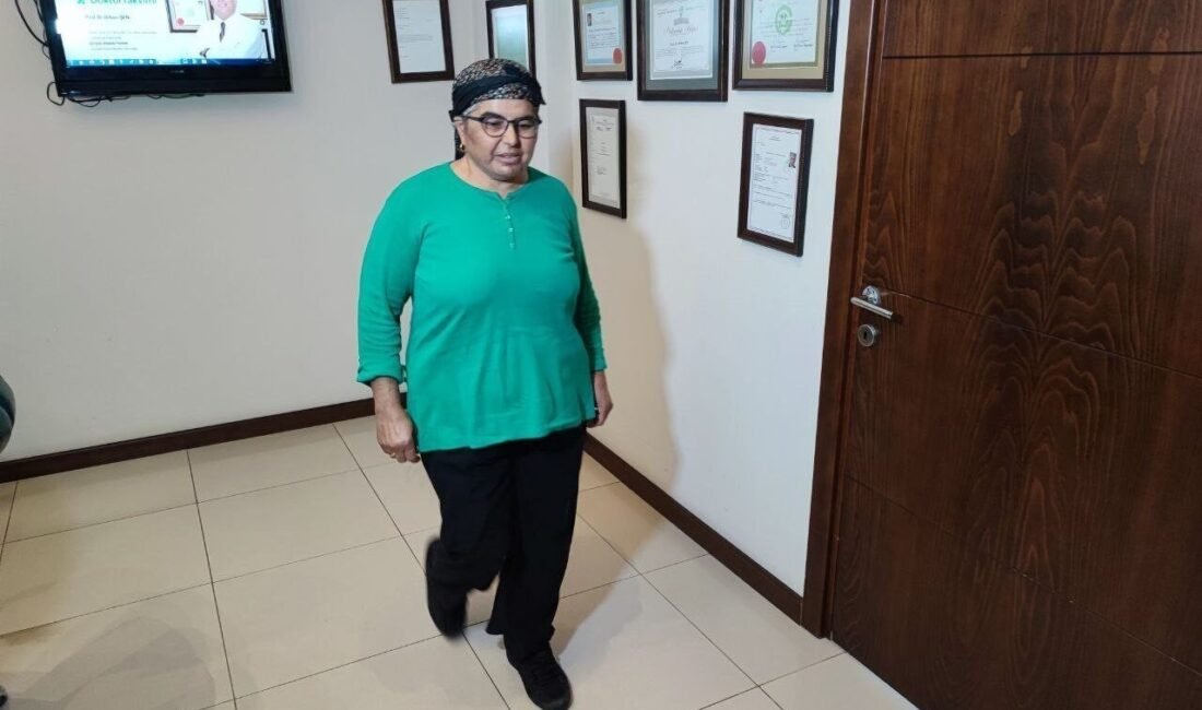 Adana’da Prof. Dr. Orhan Şen tarafından belinden ameliyat edilen 54