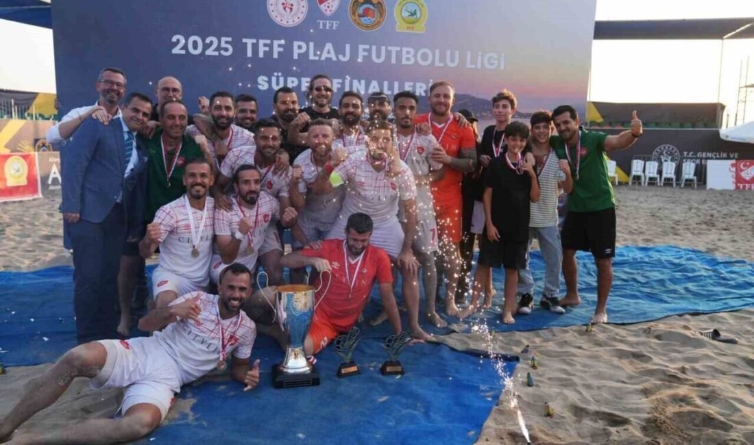 Alanya Uluslararası Plaj Sporları Tesisi’nde oynanan TFF Plaj Futbolu Süper