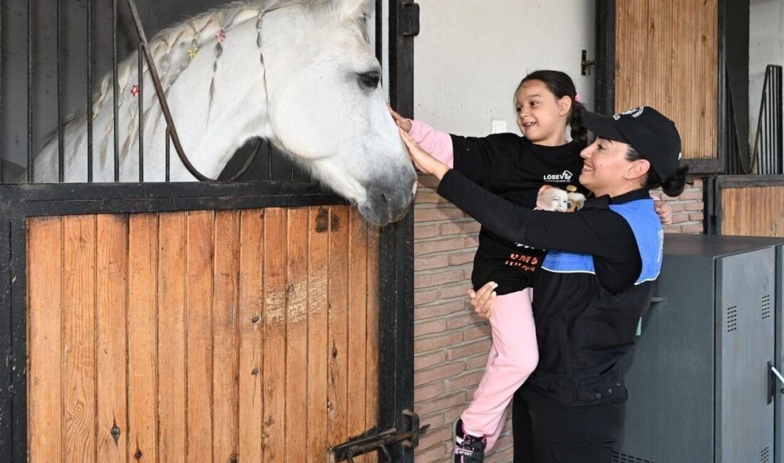 Adana’da Atlı Birlik Grup Amirliği’ndeki atları seven 30 lösemi hastası