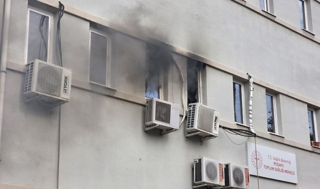 Adana’nın Pozantı ilçesindeki Aile Sağlığı Merkezi’nde çıkan yangın itfaiye ekipleri