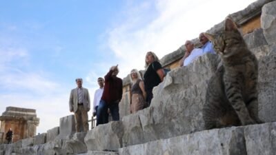 Akdeniz Üniversitesi Rektörü Prof. Dr. Özlenen Özkan, Demre’de kazı çalışmaları