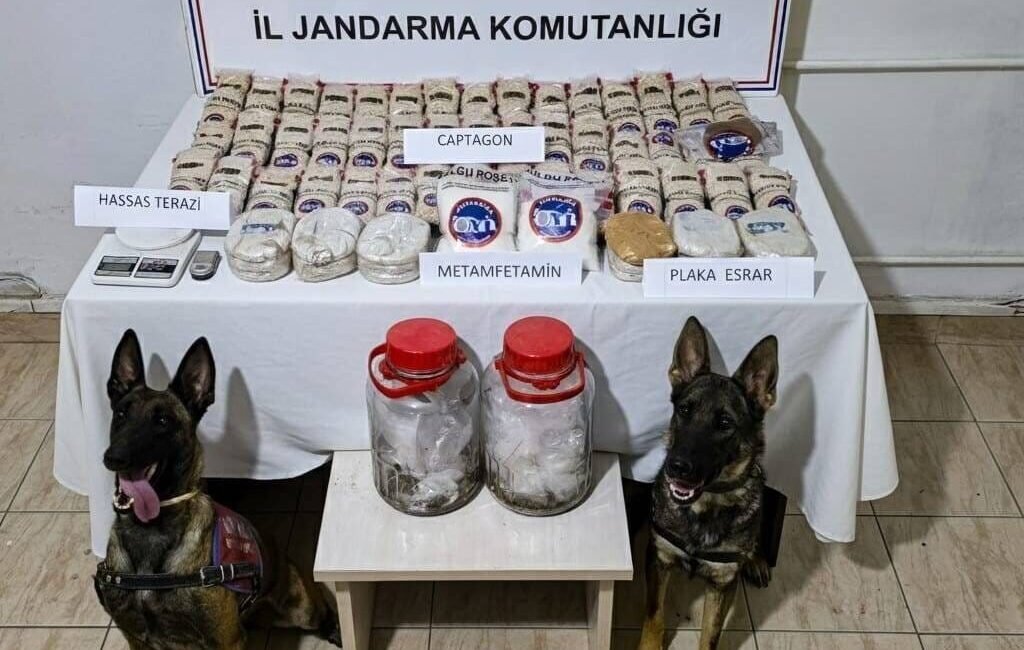 Hatay’ın Reyhanlı ilçesinde sulama kanalı ve sazlık alandaki uyuşturucu operasyonun