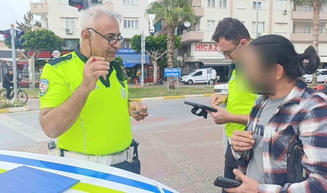 Antalya’nın Manavgat ilçesi Aşağı Pazarcı Mahallesi Zübeyde Hanım Caddesi’nde bir