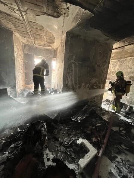 Hatay’da alevlere teslim olan depo yanarak kullanılmaz hale geldi. Yangın,