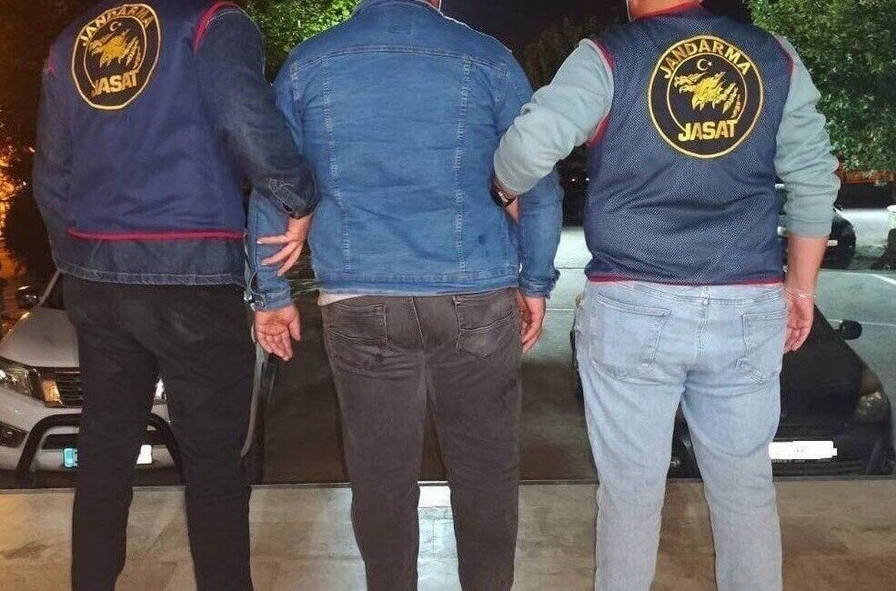 Mersin’in Mut ilçesinde ehliyet sınavına düzenekle giren şahıs jandarma ekipleri