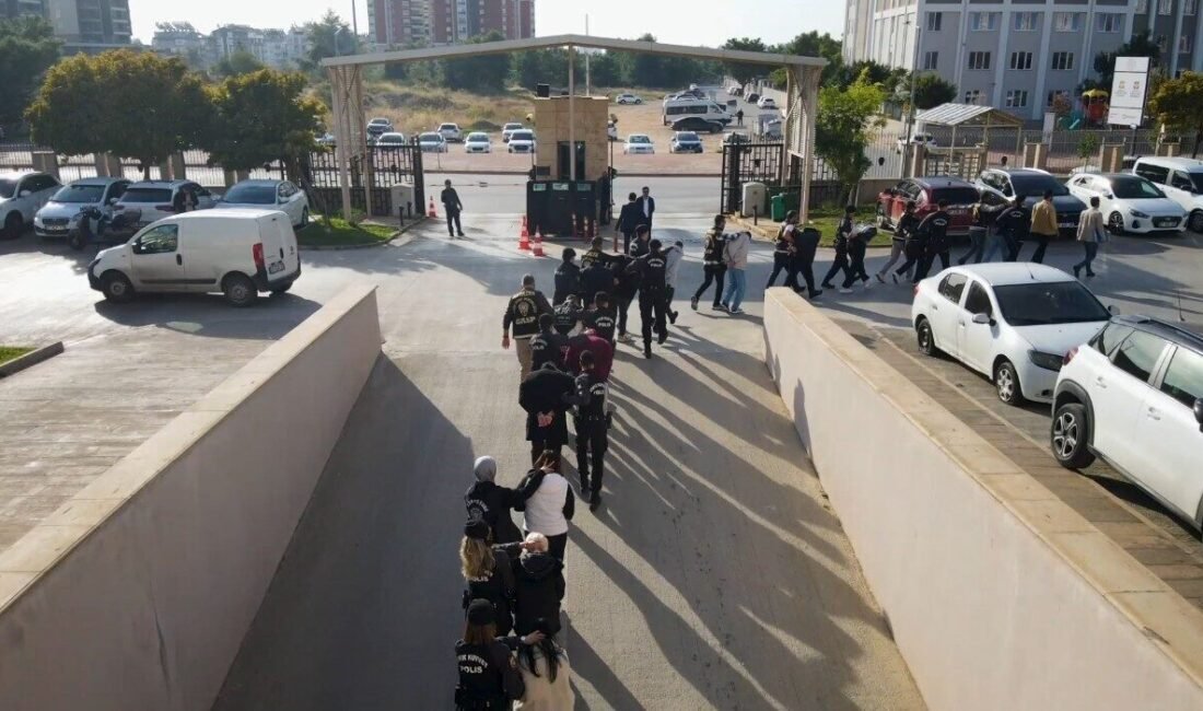 Antalya’da bir eğlence mekanı işletmecileri ile çalışanlarının sosyal medya platformlarında