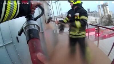 Mersin’in merkez Toroslar ilçesinde bir mobilya imalathanesine ait talaş depolama