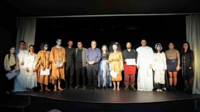 Tarsus Belediyesi Tiyatro Müdürlüğü tarafından düzenlenen ’Oyun Çıkartma Atölyesi’nin çalışmaları,