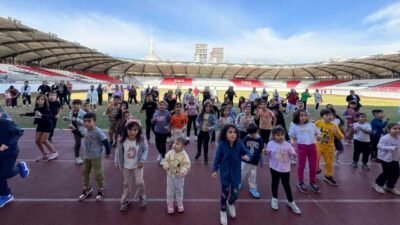 Mersin’in Tarsus Belediyesi’nin ilk kez düzenlediği Zumba Kids etkinliği, ara