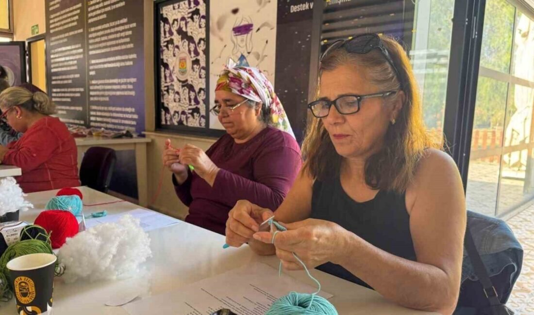 Tarsus Belediyesinin düzenlediği amigurumi kukla atölyesinde üretilen el emeği kuklalar,